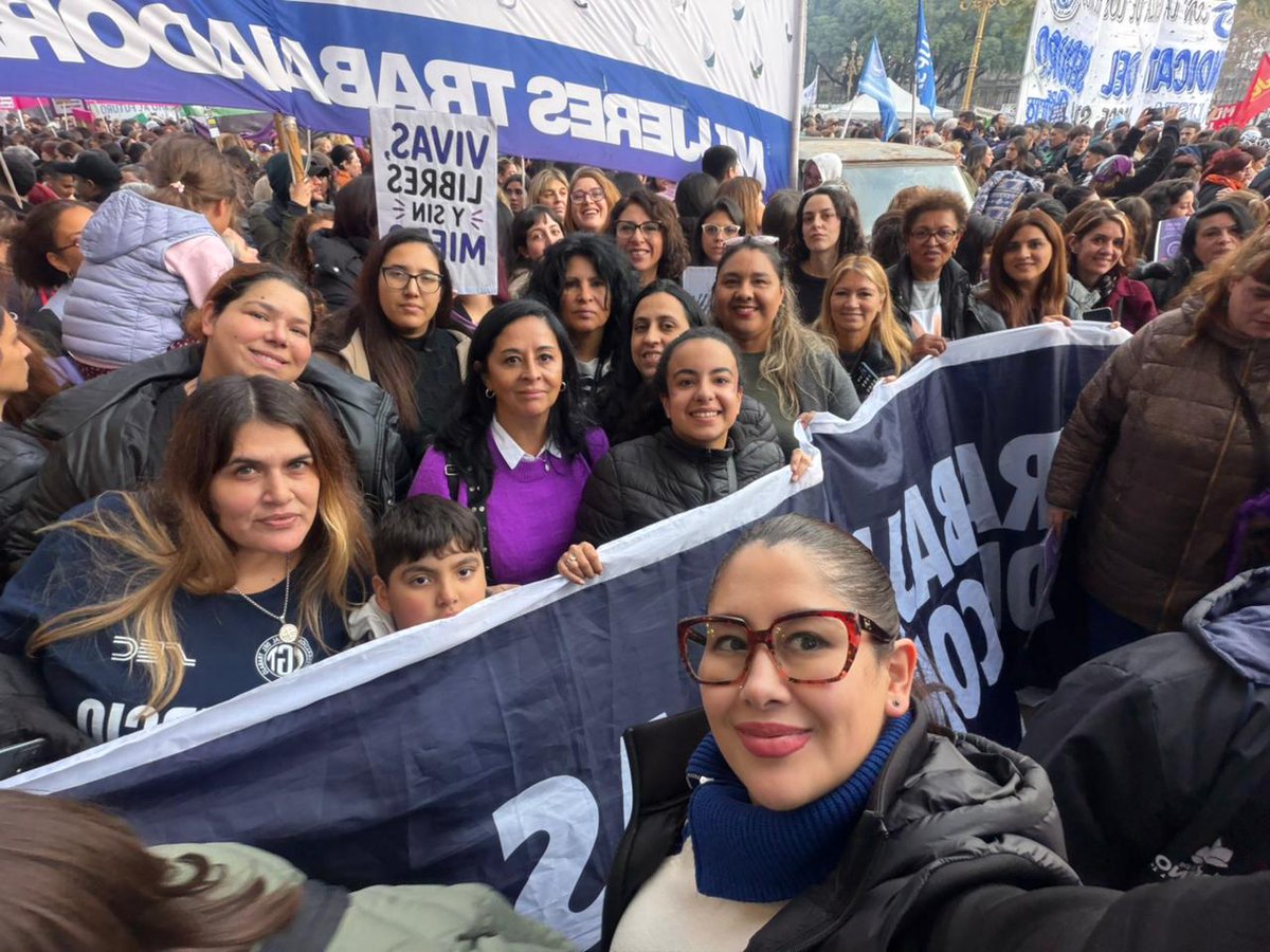 somoscomercio's tweet photo. Hoy nos convocamos las compañeras mercantiles para participar de la marcha por Ni una Menos, porque libres y vivas nos queremos 💜✊🏼

#niunamenos 
#vivasnosqueremos 
#sindicatodeempleadosdecomercio https://t.co/Le7hF4zlDm
