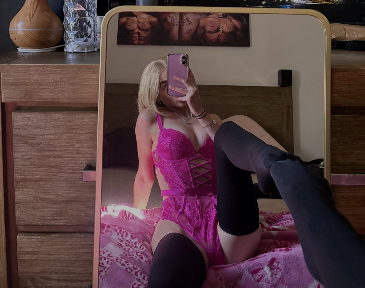petiteblondebae's tweet photo. can you tell I like pink 🤭 https://t.co/4gDSOBUPvt