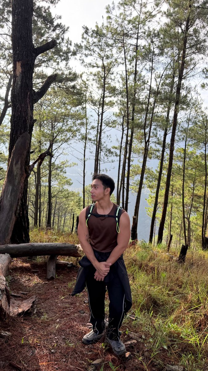 joaqiboi's tweet photo. hike with me? https://t.co/SrLDuBMIvD