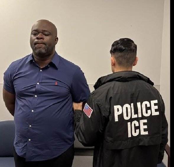 samydauda's tweet photo. @hayin_uAvu Another simp busted https://t.co/NP3tHDpXTd