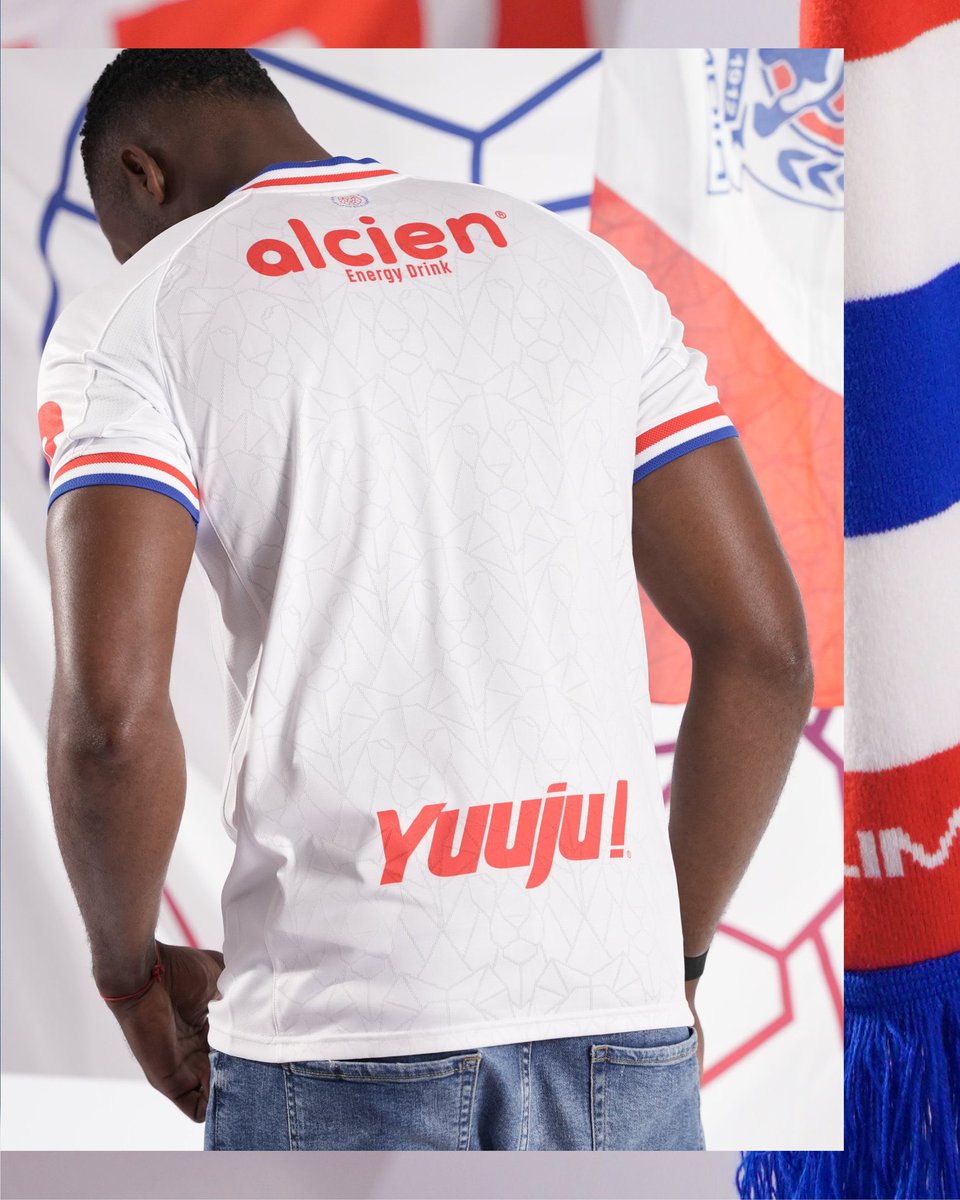CesarGodoy_'s tweet photo. Es hermoso pero muy lindo ver lo imponente de los colores en las mangas y cuello. ¡Detallazo! Puedo decir con seguridad que esta camiseta supera a la anterior (esperando que la calidad del escudo no sea un retroceso). 

🇱🇺🇱🇺🇱🇺🇱🇺🇱🇺🇱🇺🇱🇺🇱🇺🇱🇺🇱🇺🇱🇺🇱🇺🇱🇺🇱🇺 https://t.co/YMTdgmBXLy