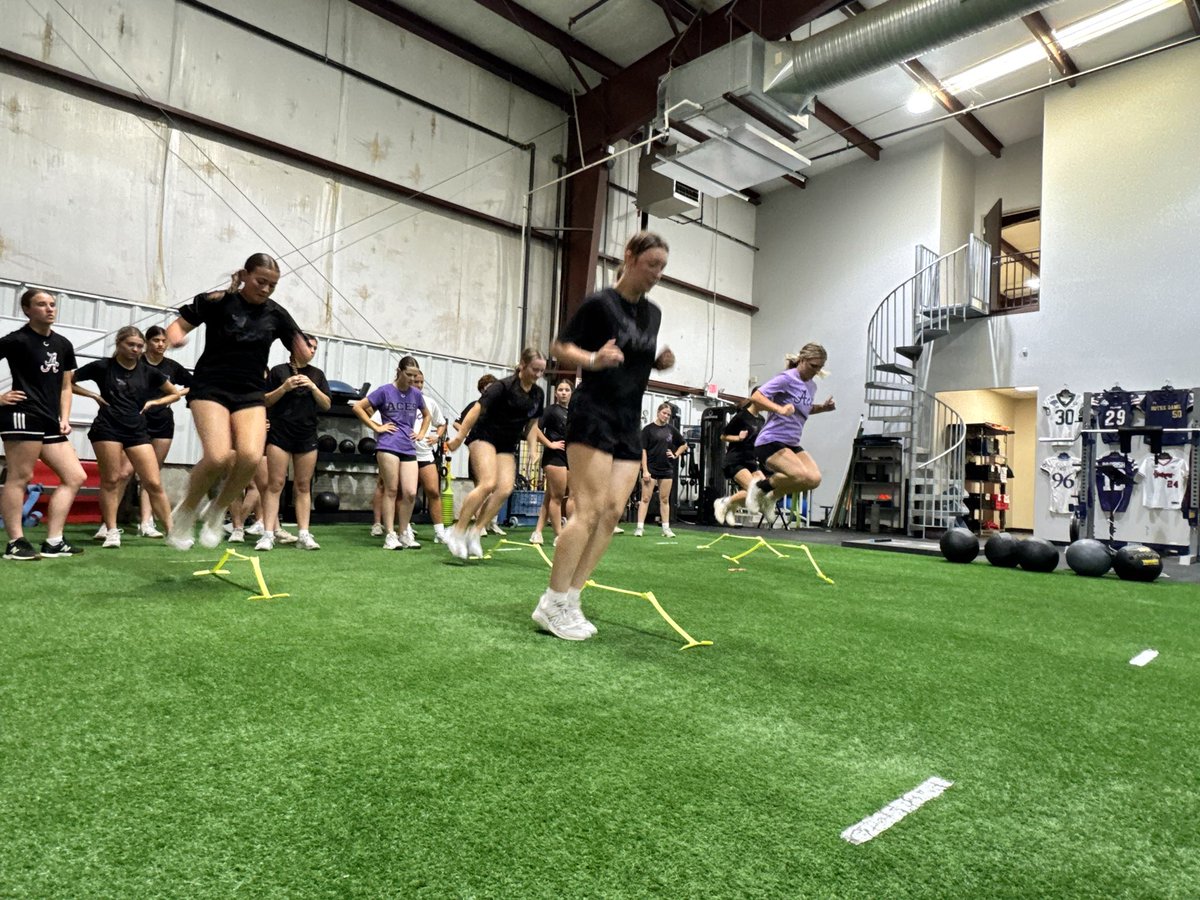 TopSpeedLLC's tweet photo. 4th straight summer hosting the @Aces_SoftballKC for training camp 💪

Easy to see why they’re one of the nation’s premier clubs when you watch how hard these girls work 👷‍♀️ https://t.co/FHoA1dj8FW