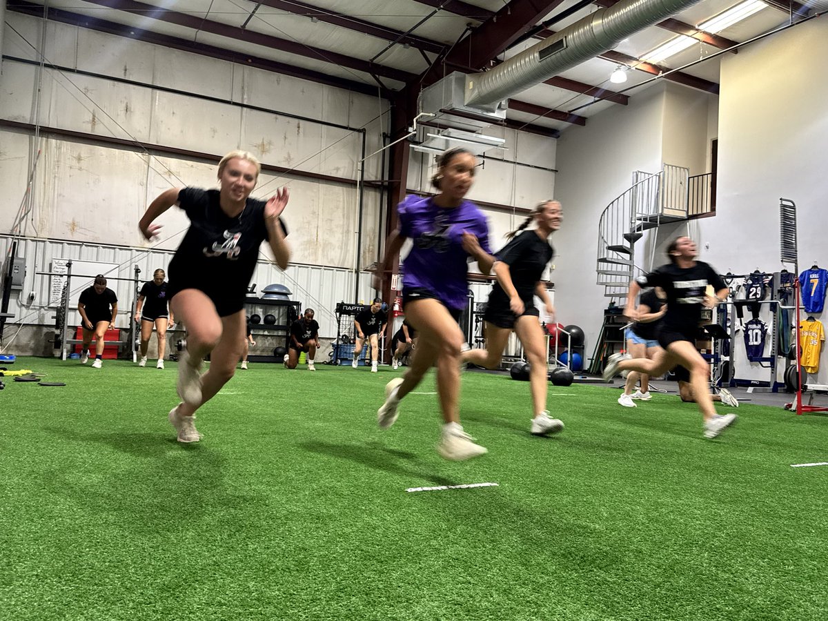 TopSpeedLLC's tweet photo. 4th straight summer hosting the @Aces_SoftballKC for training camp 💪

Easy to see why they’re one of the nation’s premier clubs when you watch how hard these girls work 👷‍♀️ https://t.co/FHoA1dj8FW