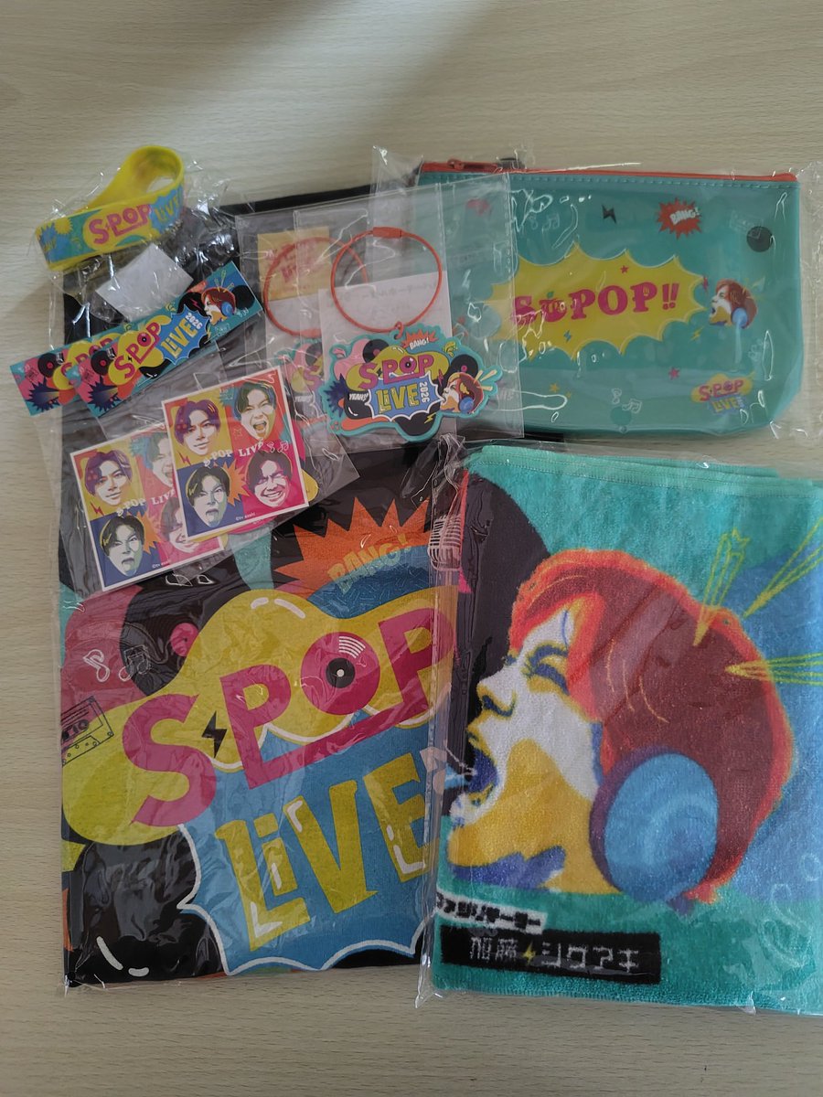 kotemasusari4's tweet photo. グッズ届きました😊
嬉しい!
ありがとうございます💚
#SpopLIVE
#加藤シゲアキ https://t.co/ZNhnUPj5VI