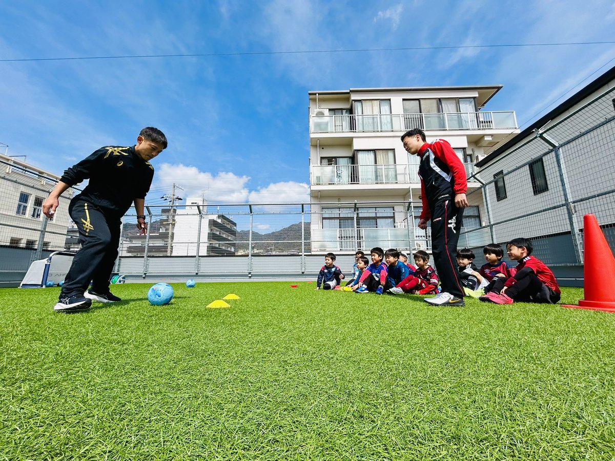 AtalantaLove91's tweet photo. ⛰️神戸市にお住まいの、
幼稚園児のパパ・ママ様へ🏞️

6/20（土）AM、
灘区のホザナ幼稚園にて
元ヴィッセル神戸の
パクカンジョさんによる
サッカー教室が開催されます⚽️
僕もコーチとして参加！🫡

参加希望やご相談は
僕のDMまで！
よろしくお願いいたします✨

#ヴィッセル神戸
#サッカースクール https://t.co/052zcSrtzm