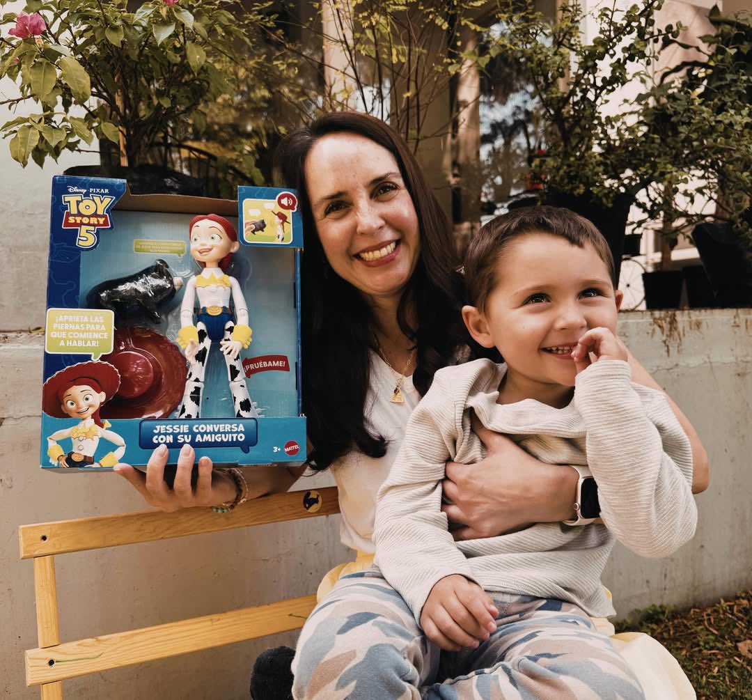 EstiloDF's tweet photo. Irán Castillo comparte con gran felicidad que será la voz en español de Jessie, la querida vaquerita, en “Toy Story 5”. 🎙️¿Te emociona volver a escucharla? 💛

Fotos originales por: irancastillo https://t.co/026mwbnSSZ