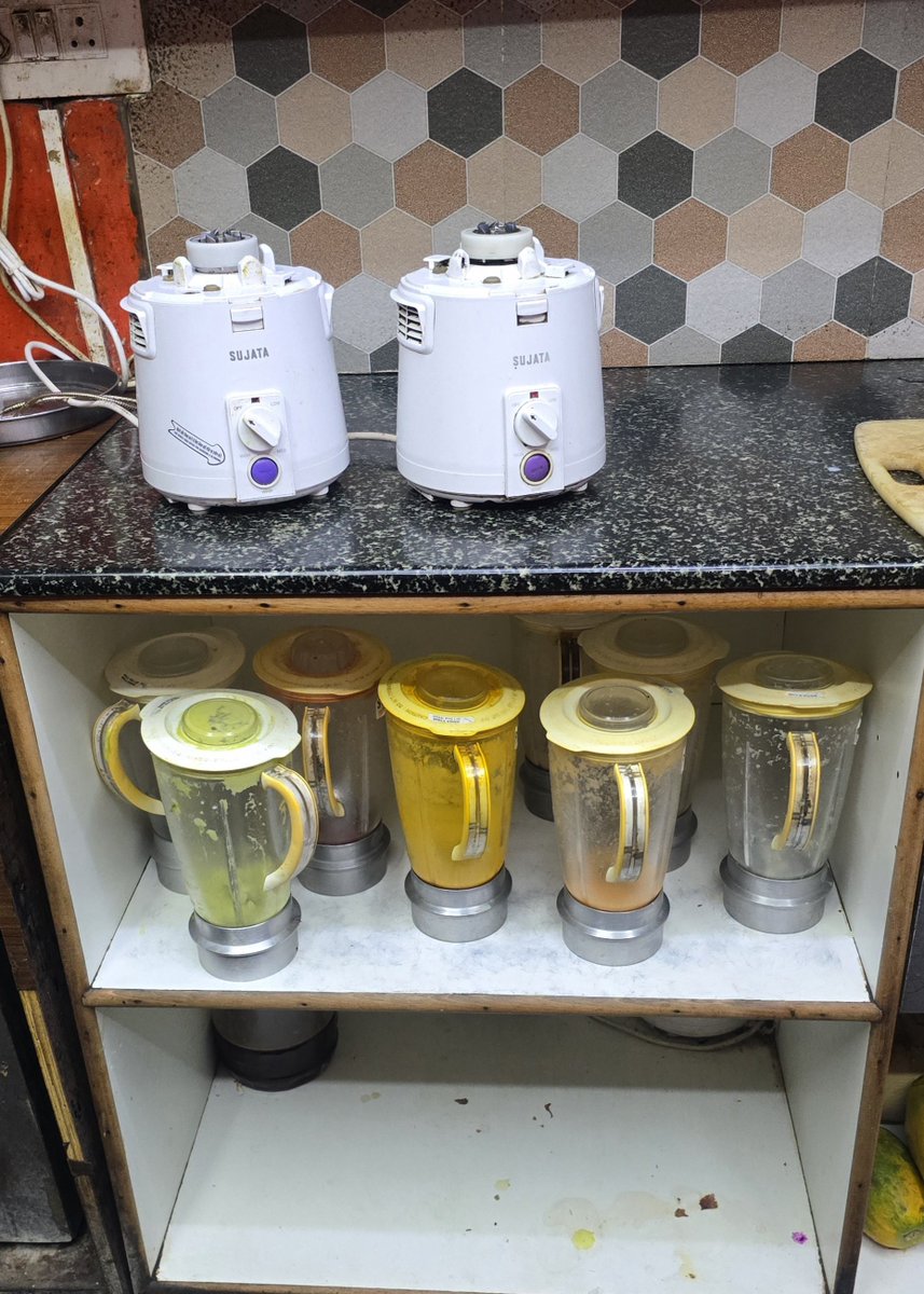 Siddurp2's tweet photo. Yesterday evening I went to a juice center with friends and found yet another reason not to drink juices from outside. 😭

( I ate fruit salad btw ) https://t.co/Aa86tegSlo