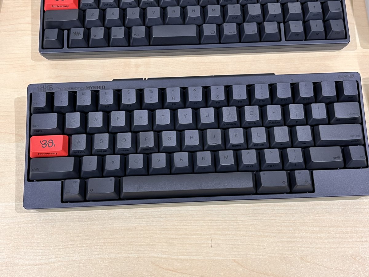 Shingi's tweet photo. （さらに続き）
「45gはどうなってんだ」とワッカさんしましたが、実はHHKBの製品ラインアップは“伝統を自ら破壊してバリエーションを増やす”ところもありまして。
個人的にも30g派なので、今回はマジ嬉しいです。ただ悲しいことにレンタルがない、とのこと。なんとか触れるところを!!!!!! https://t.co/iMnuSiHdiD