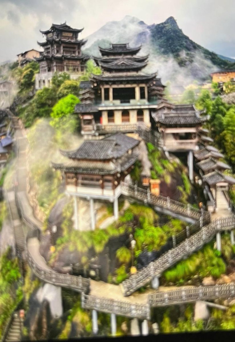 lonelyplanet_it's tweet photo. 回到家，顾淮坐到钢琴前。他最近在练习一首新曲子，是林夏年轻时最喜欢的《月光》。琴声缓缓流淌，虽然偶尔会停顿，但那份用心清晰可闻。林夏坐在旁边的沙发上，手里翻着一本旧相册。翻到他们刚结婚时的照片，照片里的两人年轻得发亮，笑容里全是对未来的憧憬。琴声和回忆交织在一起，让这个 https://t.co/OsKeyTcoA5