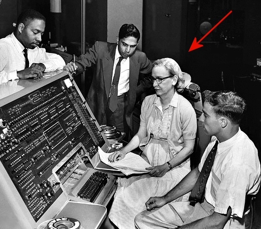 pickover's tweet photo. This is Grace  Hopper (1906–1992). She was a computer scientist, mathematician, and United States Navy rear admiral.  

COBOL was designed in 1959 by CODASYL and was partly based on the programming language FLOW-MATIC designed by Grace Hopper.

Image: https://t.co/Iwg3TCwgj2 https://t.co/fwkXzSR8UU