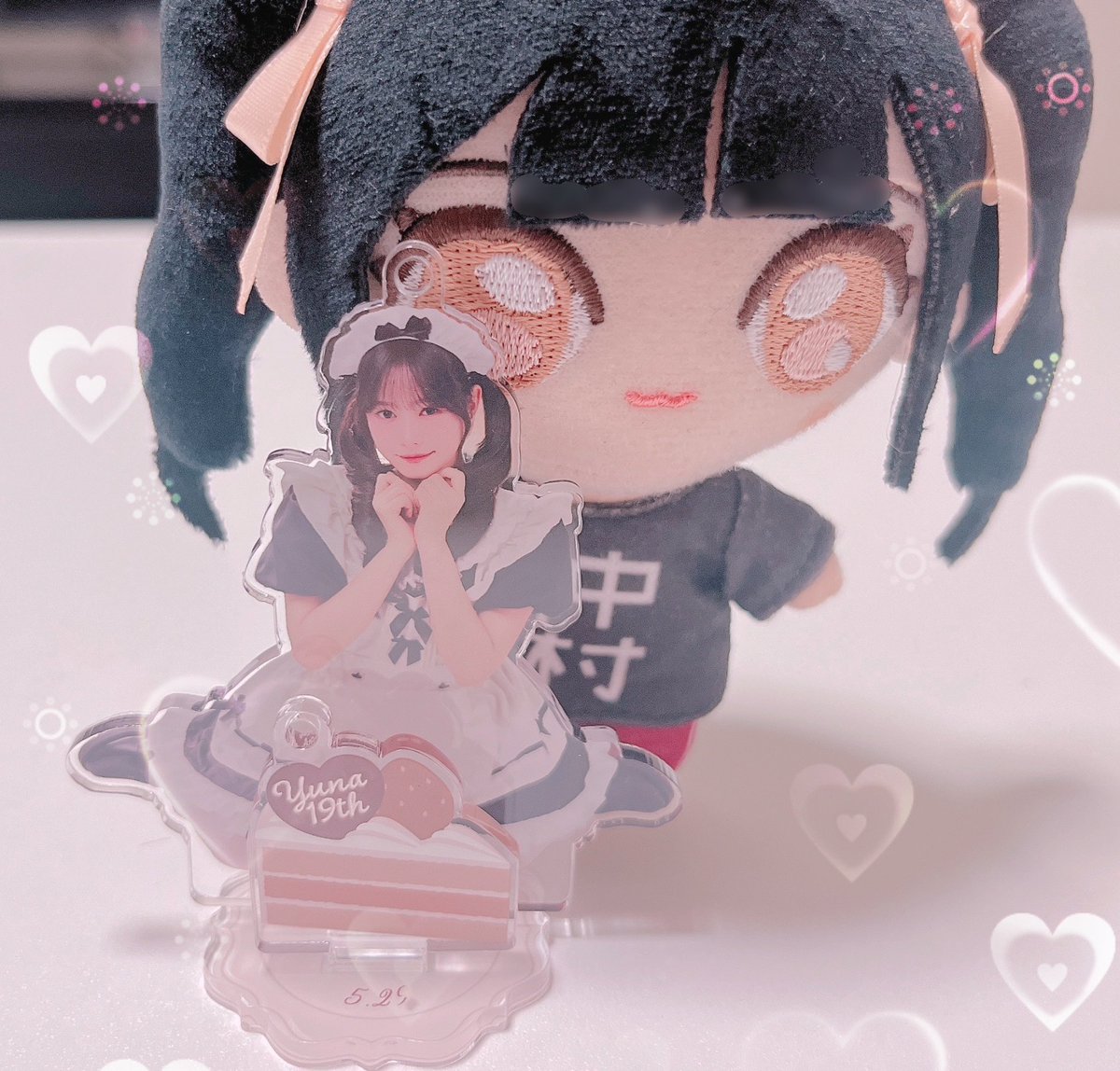 umepo2's tweet photo. いつも仲良くしてくださってるぱんださんさんから頂いたシールがとにかく可愛すぎる〜😭💖
メンバー全員似てるしふわふわ美少女で可愛い🥰
愛が込められた作品が大好きなんだ〜！！

アクスタは、プレートタイプは開けないオタクなのに…
悠菜ちゃんの、おすわりメイド可愛すぎて開けちゃったよね🥹 https://t.co/2jwyS7KZGJ