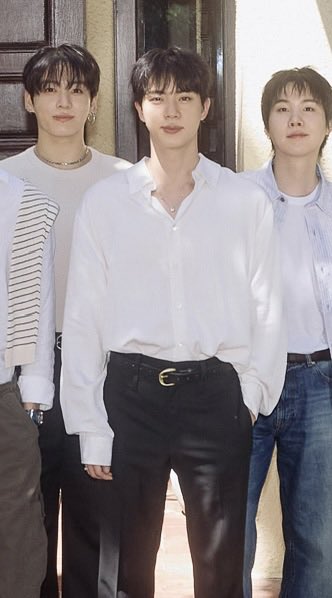 seokjinism1's tweet photo. Kim Seokjin is so charming 

#방탄소년단진 #JIN #BTSJIN https://t.co/zfZZaImq5W
