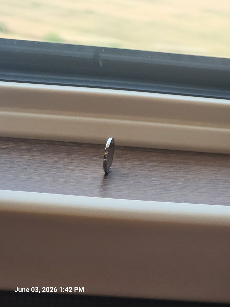 danlspears's tweet photo. How smooth are China's "bullet" trains? At 349 km per hour this coin stands on edge on the windows sill! https://t.co/ZzF5cV15r6