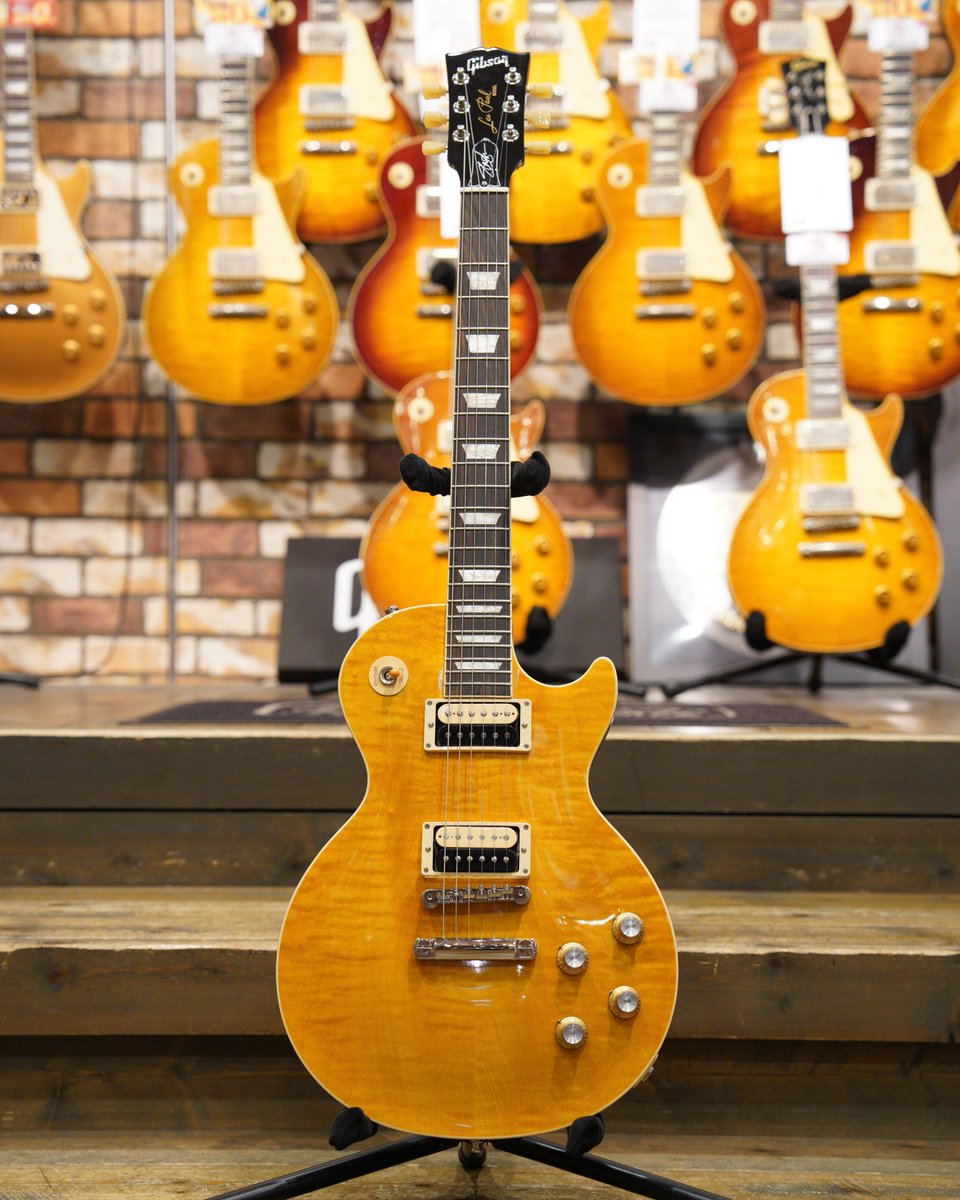 1484ssbs's tweet photo. Gibson USA
Slash Les Paul Standard Appetite Amber

Guns N' Rosesのギタリストとして絶対的な存在感を放ち、多くのギターキッズを魅了してきたスラッシュのシグネイチャーモデル‼️ https://t.co/1bXRXDobtw