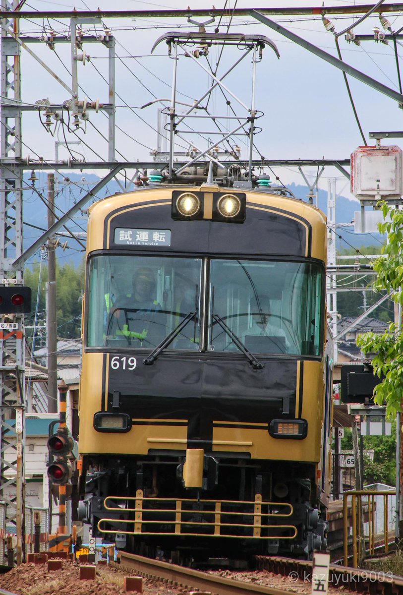 kazuyuki9003's tweet photo. 2026.6.4
600形619-620編成が出場試運転を行いました。
引き続き『比叡山・びわ湖＜山と水と光の廻廊＞統一デザイン車両』の塗装のまま出場しましたが、インレタが間に合わなかったのかのっぺらぼうな姿での試運転でした。 https://t.co/SizGP5Dusn
