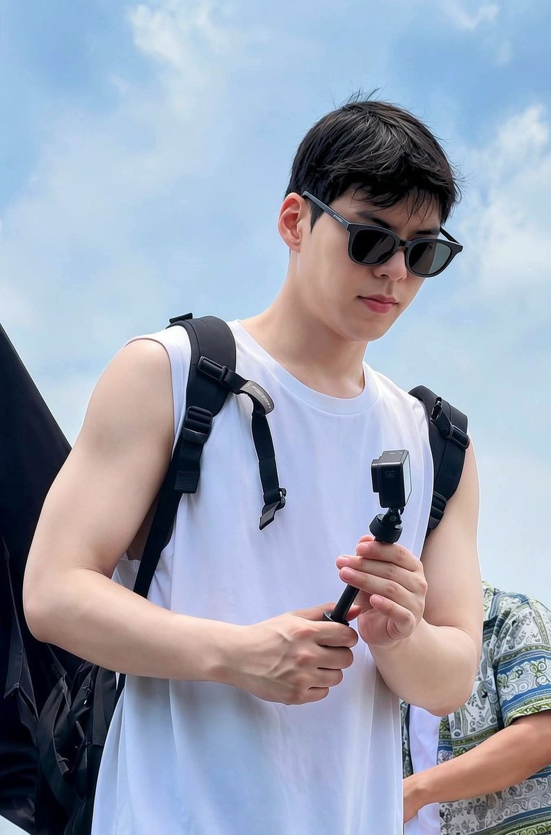 KoY_LovE's tweet photo. สว่างใส หล่อล่ำ เป็นแก้วเป็นแสงมาก ขอมีไว้ประดับไทม์ไลน์หน่อย #คัลแลน

รูปใครไม่รู้ทวงเครดิตได้เลยนะคะ🙏 https://t.co/3lwBl1ewkp