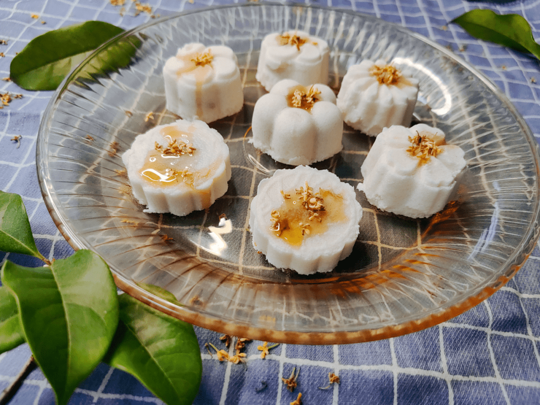 mystywillow's tweet photo. 刚收到楼上邻居送的手工桂花糕，香到楼道都暖乎乎的～远亲不如近邻，日常的小温柔太治愈啦！ https://t.co/qoGlssHdCg
