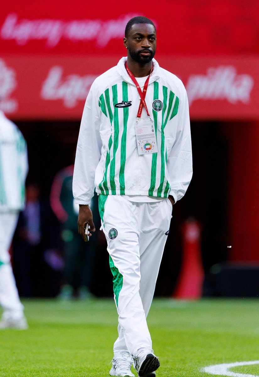 NUKSAwards_'s tweet photo. The Super Eagles rocked the Nike x @olaoluslawn pre-match kit 🦅🔥

It was meant to be Nigeria’s World Cup kit…

Still, you can’t deny this jersey is a masterpiece 🇳🇬 

Definitely a HIT 💯 

#NUKSAwards https://t.co/6yYDHxiKLv