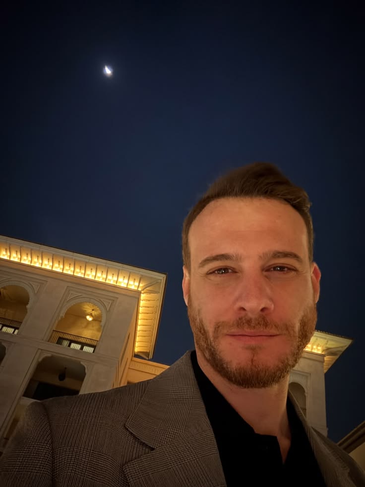 Mercede37997823's tweet photo. Y antes de irme a la cama le deseo un feliz cumpleaños a mí maravilloso kerem Bürsin https://t.co/WLmTdCGcdb