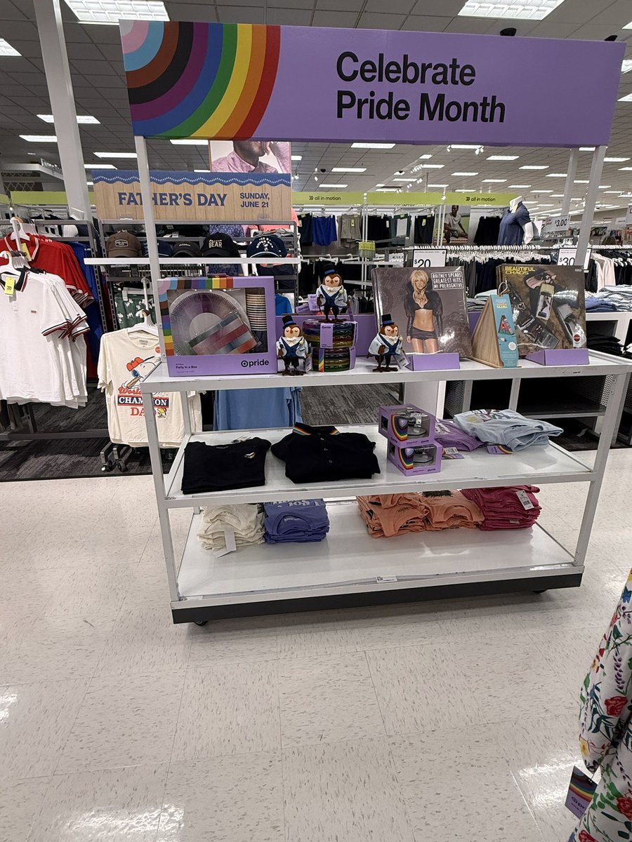 A_Mess13_'s tweet photo. Target said: Here, damn… https://t.co/xDZz87HTTK