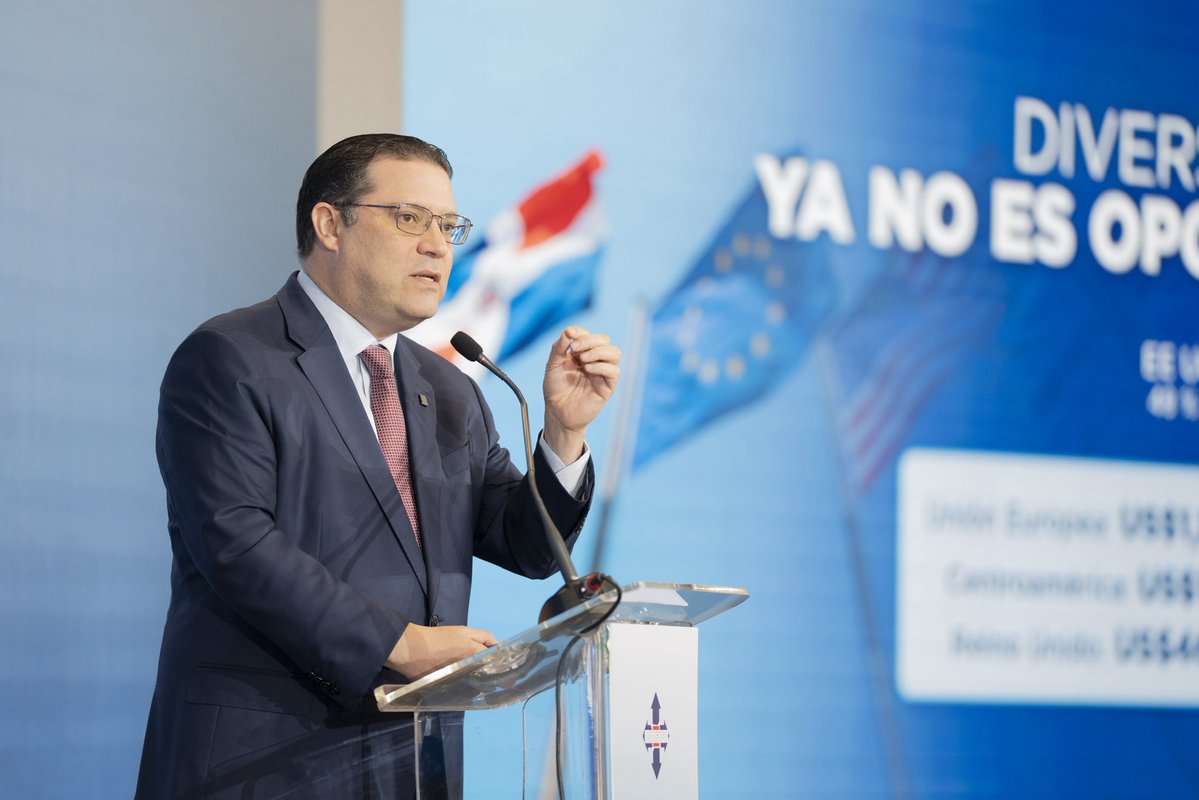 SanzLovaton's tweet photo. En el almuerzo-conferencia de @ADOEXPO compartí una convicción clara: la República Dominicana está lista para dar el siguiente paso en su desarrollo económico y consolidarse como una economía de mayor valor para toda nuestra gente.

Agradezco a Karel Castillo, presidente de @ADOEXPO, a @Roselyn_amarob, vicepresidenta ejecutiva, y a todo su equipo por la invitación y por impulsar espacios de diálogo que fortalecen la visión exportadora de nuestro país.