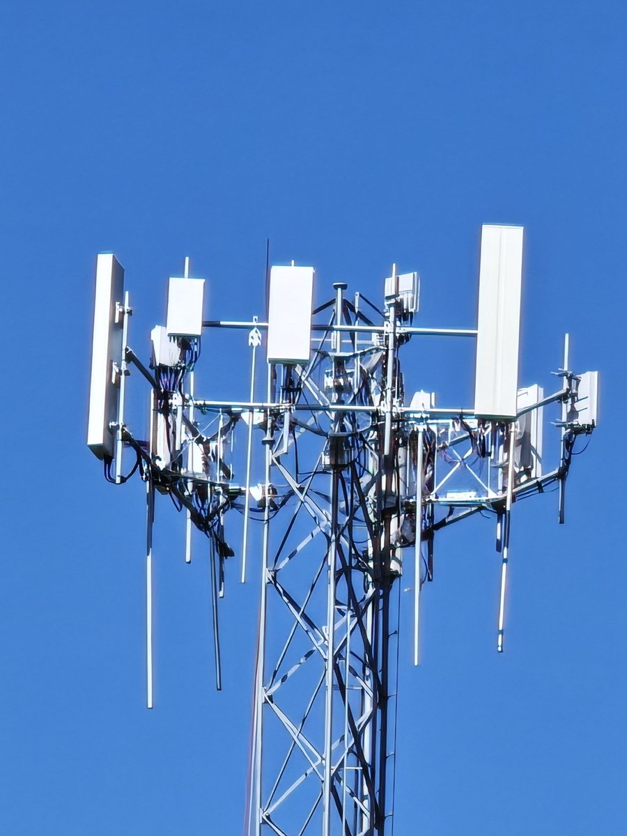 Crowsnestbb's tweet photo. This new Verizon build is 5 mi east of unionville Missouri on route 136 in an area that Verizon has always had no coverage. The cabinets did indeed have a Verizon sign on them. @SneedTech @mobowhunting96 @Flyordie209 @Terrell352 @Techlife32 @holman1124 https://t.co/72sPlXLjmF