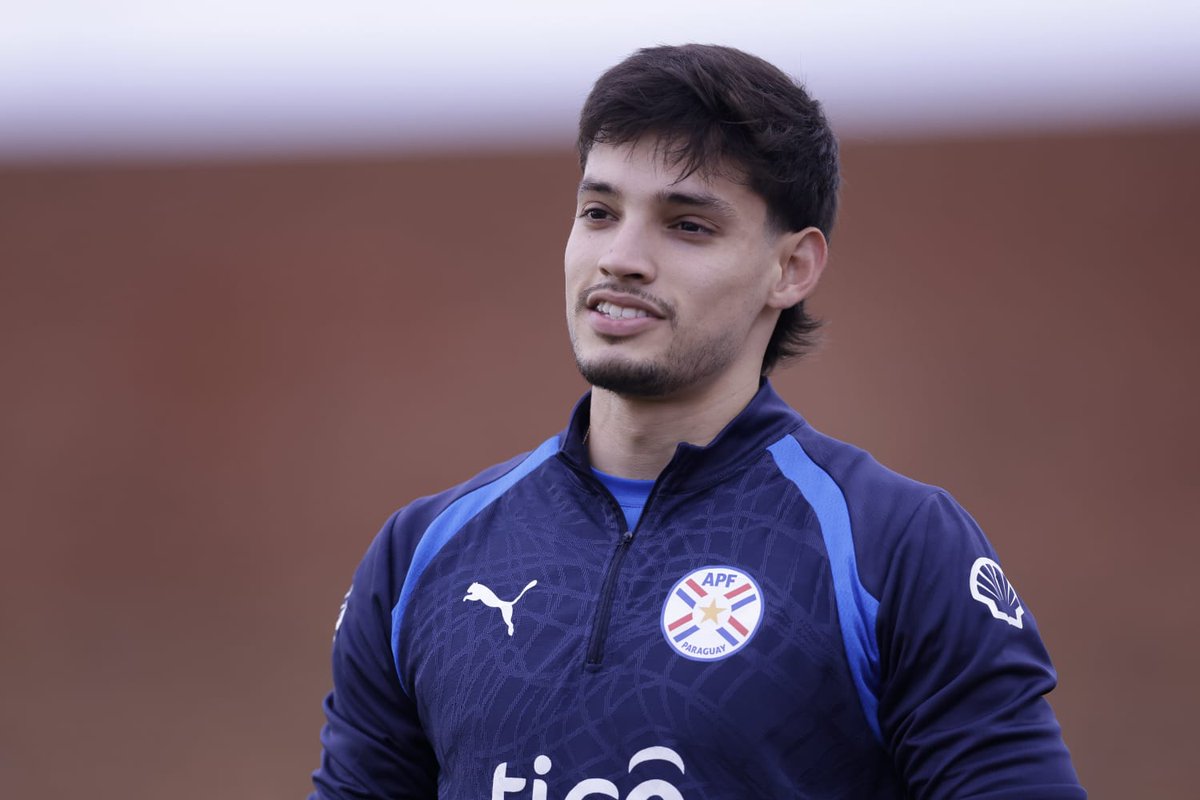 BrunoPont's tweet photo. ANTICIPO: Damián Bobadilla está con un traumatismo sufrido en su club, la Selección está cuidando al jugador. 

Así como están las cosas, es muy difícil que llegue para enfrentar a Nicaragua. 

Vía: @AngelElian02 y @carlincorrea

@rockandpop955
@nanduti
#LaGranJugadaMundial https://t.co/jABW8q9h0q