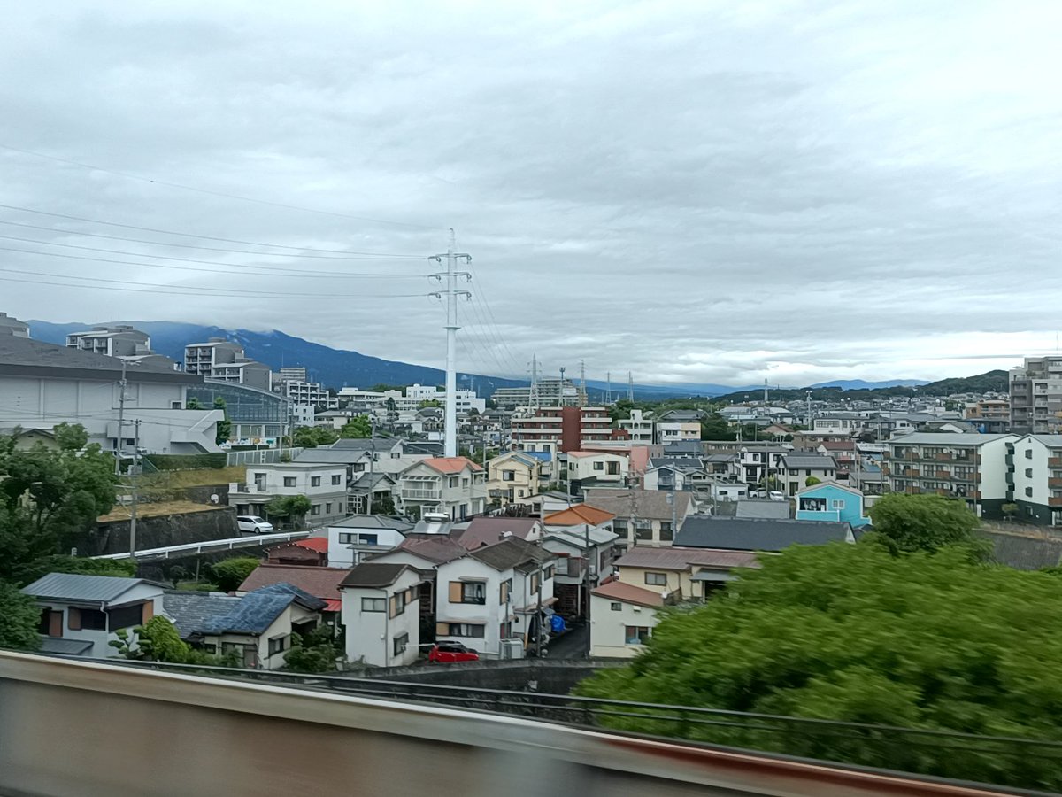 cx5051's tweet photo. 台風過ぎ去るも、今日は富士山見えず☁ https://t.co/9fKPGSeGGq