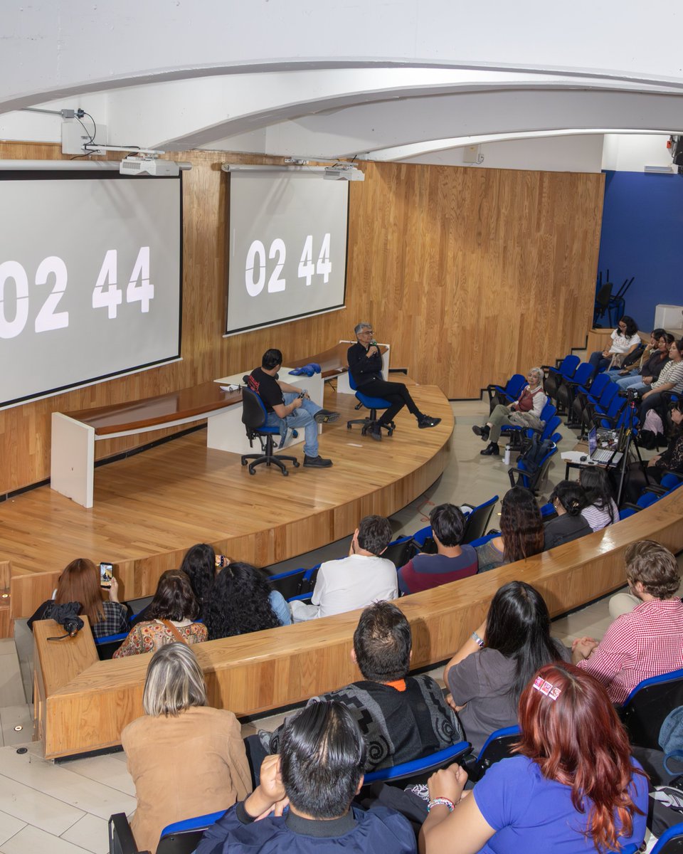 uamxoficial's tweet photo. En el marco de Ecos de la Sociología, el Dr. Alfonso L.z y el Dr. Israel P. protagonizaron un combate  académico que, más que un enfrentamiento, se convirtió en un espacio de reflexión sobre algunos de los desafíos de la sociedad contemporánea.
#UAMXochimilco #DebateAcadémico https://t.co/KuQLJPNbBl