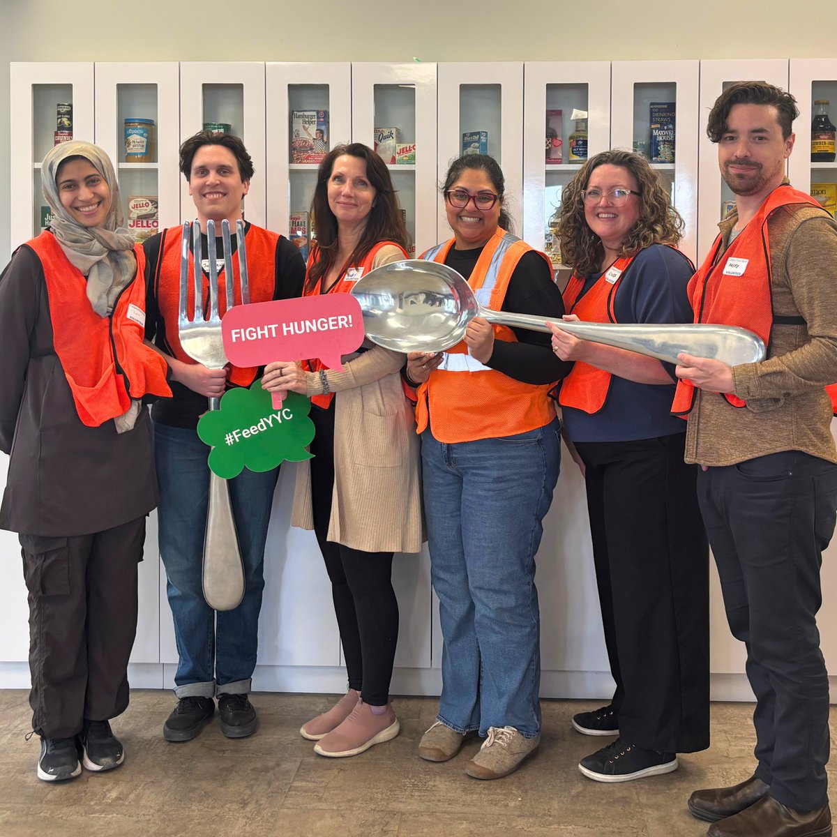 BrownBaggingIt's tweet photo. As part of Brown Bagging It, our team joined forces with the Calgary Food Bank to support their important work and raise awareness about food insecurity in our city 🥦❤️

With demand increasing by 100% over the past two years, community support matters more than ever💛

#BB4CK https://t.co/xDJQ0l4EZD