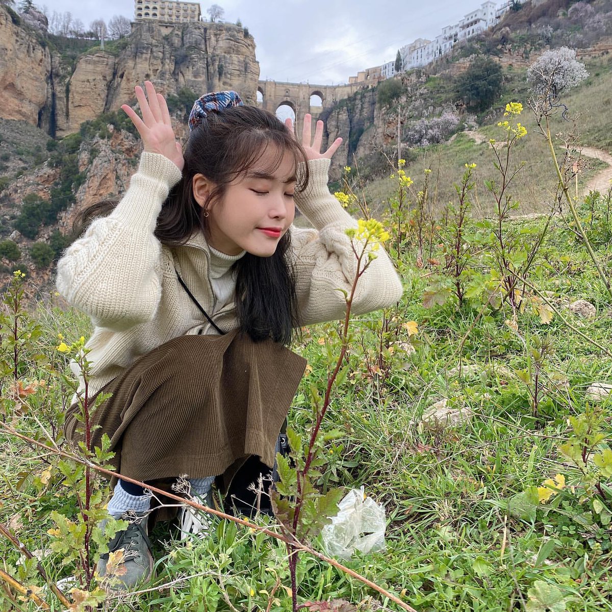 jelly_zip's tweet photo. 𝕥uve que darme una escapadita para recolectar las flores más bonitas y llevarselas a mis niñas para celebrar que #𝖉rǝāminʼ喜欢gö𝐥d es una realidad 🌼 ⋆ . ✴︎ al fin podré verlas #brigh𝕥ーä𝐥𝐥a͟röu𝕟d y cantar junto a ellas en este regreso.

 𝑗e𝑙𝕝𝑦 ✿ 𓈒 🍮 𝒍o𝑣e𝐫 https://t.co/MMS8AasQiC
