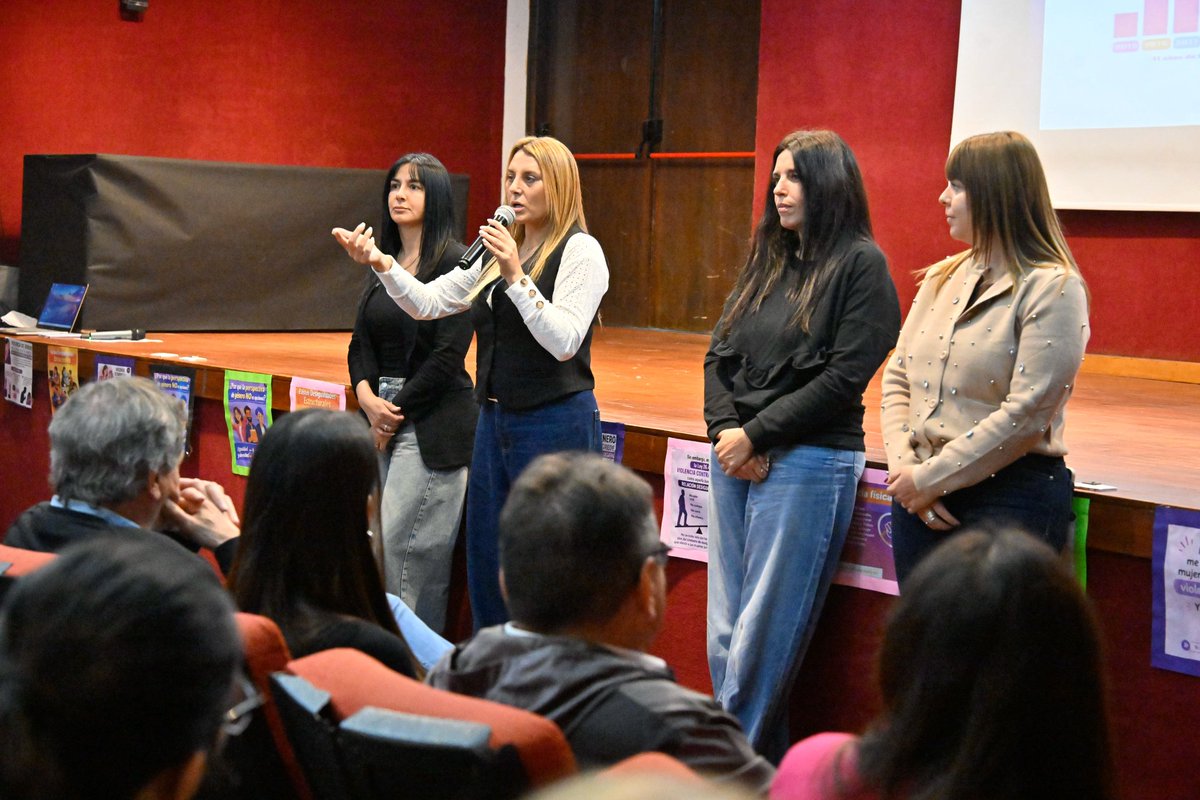ElyFarese's tweet photo. Jornada de Capacitación Ley Micaela 

En el marco de un nuevo aniversario de #NiUnaMenos, realizamos una jornada de capacitación e intercambio orientada a seguir fortaleciendo la construcción de espacios libres de violencias,con perspectiva de género y compromiso institucional https://t.co/fIRLO54npA