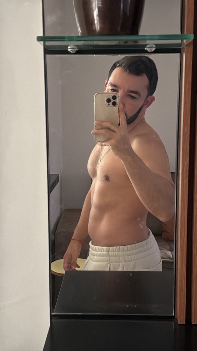 evercavalheiro's tweet photo. “vire padrão, vá pra academia, não aceite sua feiúra” (@wanessaw0lf) https://t.co/gPvtFfLYGe