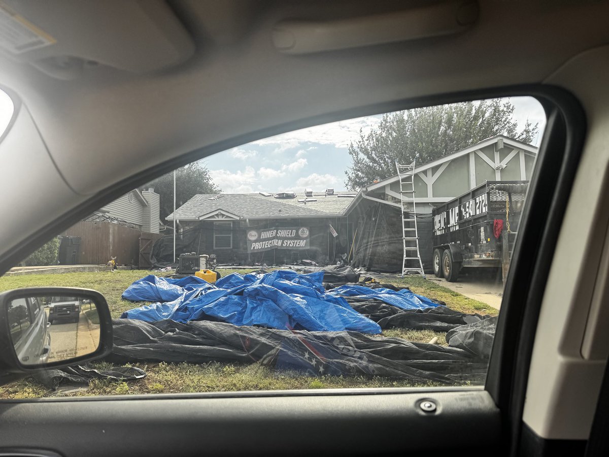 hackdba's tweet photo. Current status. They got here at 6:30 this morning. Looks like they have a fair amount to get buttoned up. https://t.co/C6XpzTUQjv
