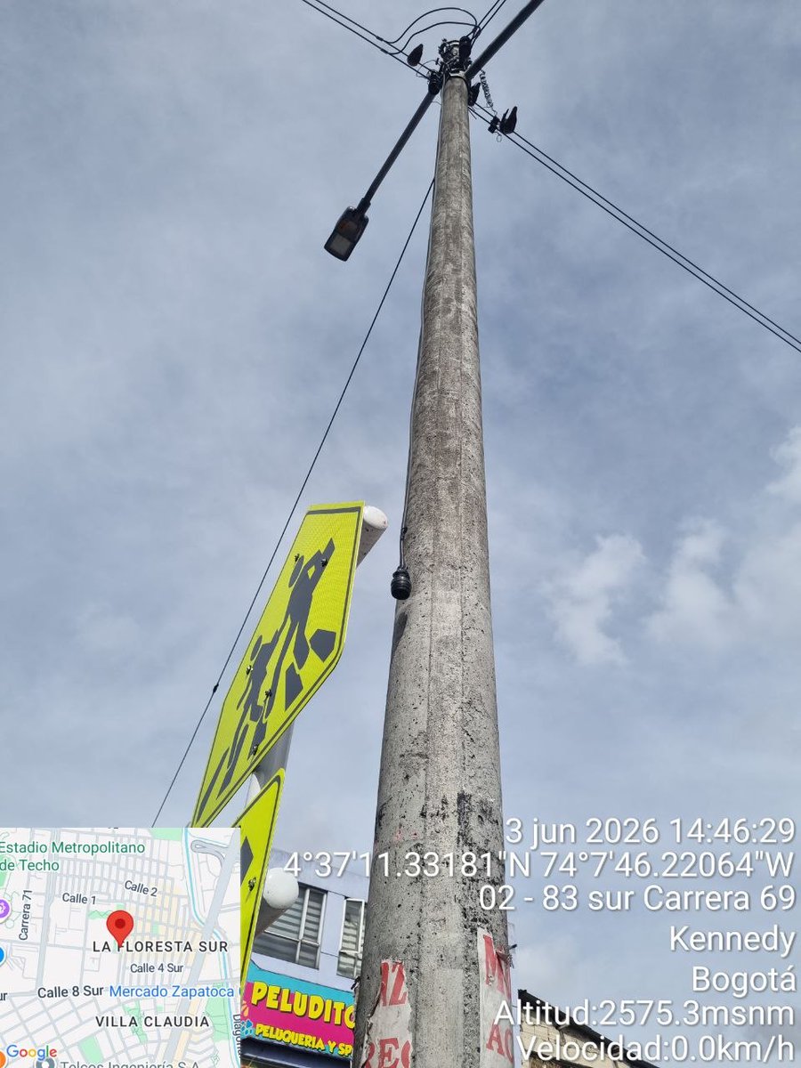 indignadootro1's tweet photo. Señores @EnelColombia veo cada vez que paso el mismo punto donde nos roban al energía unos señores que venden pizza. Los @PoliciaBogota del cai plaza de las americas comen ahí y nada pasa viendo el delito.   @Citytv @Bogota https://t.co/HUPo8qIn6J