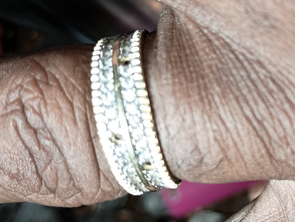 ThreeDs1's tweet photo. This ring has flaws.....yet ; it shows the mishaps of growth. Married 25yrs and the ring only has a few blemishes. It's not about the flaws . It's about the consistency of beauty inspite of the damage. https://t.co/InuZl4veRx