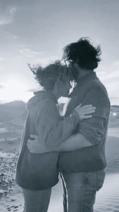 Mleon_B's tweet photo. Hoy somos historia, una historia que se escribió con alegrías, con pasión, con dias llenos de vida, de romance, de poemas escritos con besos y caricias, noches de calma y también de tormentas de placer, pero hoy... hoy somos solo historia. https://t.co/JgaZVlu7jD