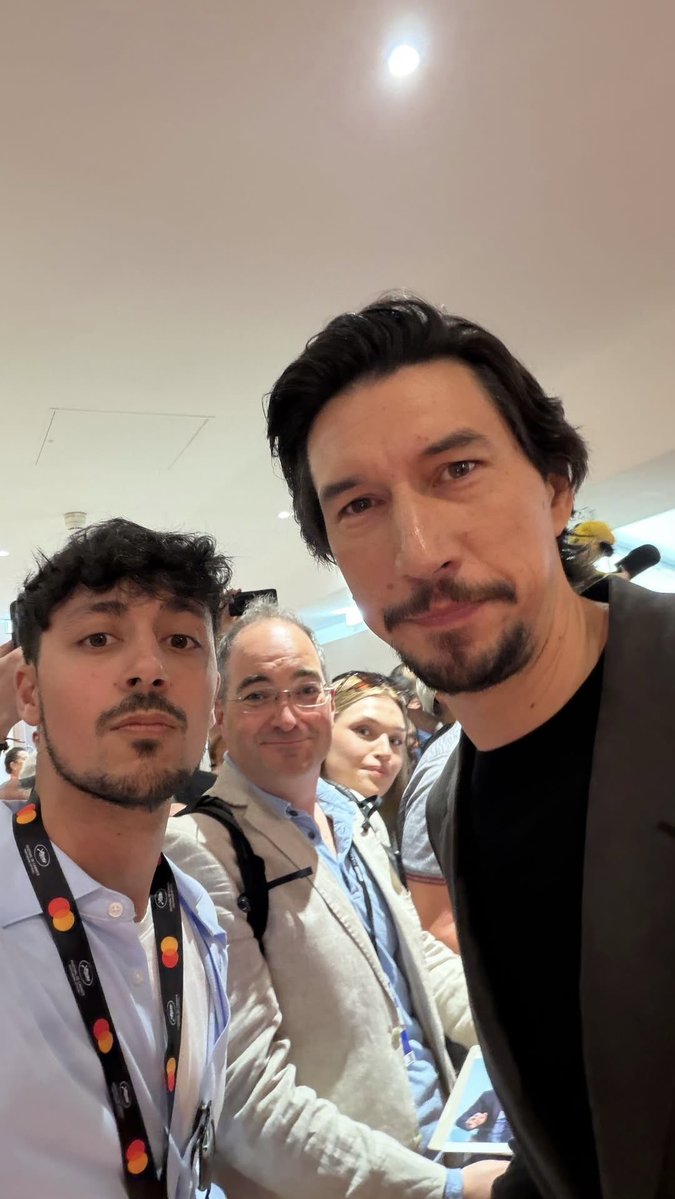 adamdrivercentl's tweet photo. thread of Adam selfies with press/fans at Cannes 2026:

📸- enzopelusoo
📸- ruitendinha https://t.co/EHk0usRaYc