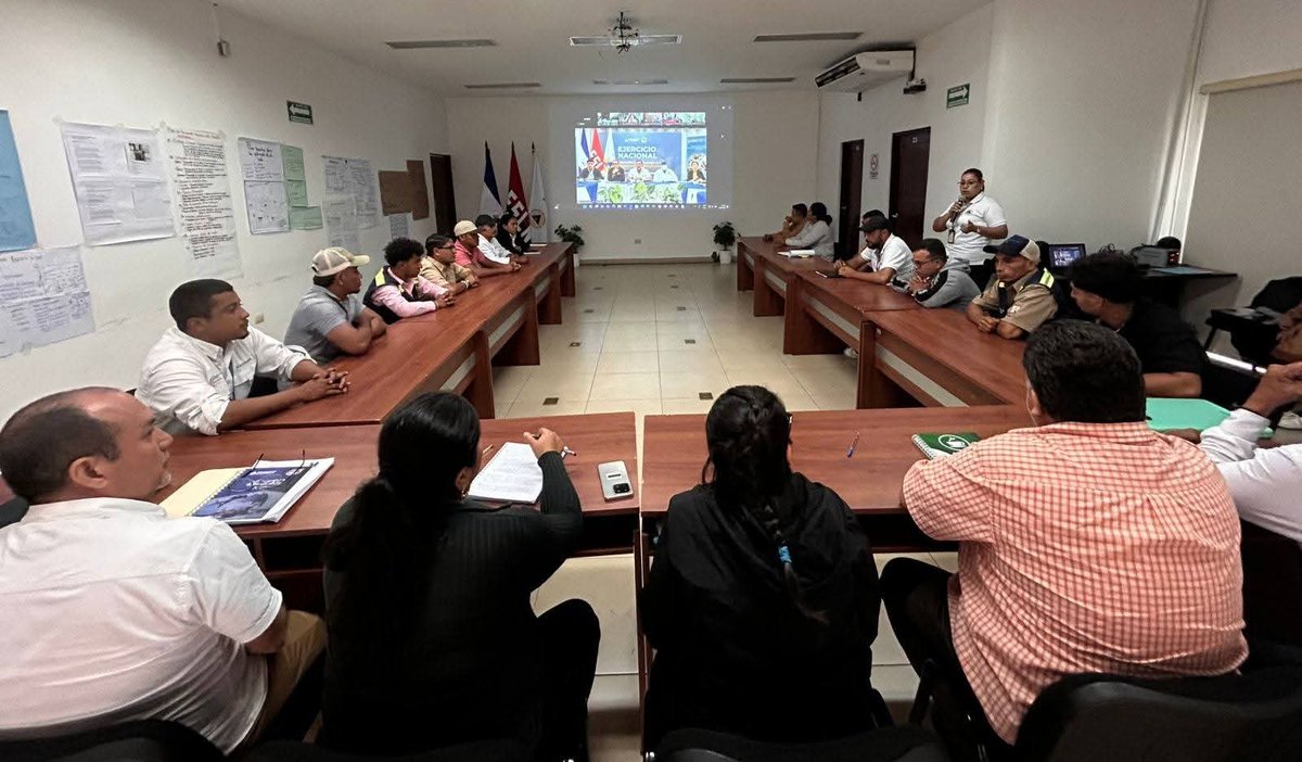 CDSINAPRED's tweet photo. Servidores públicos de MIFIC,  MARENA y Alcaldías municipales participan en séptima videoconferencia de organización del II Ejercicio Nacional de Preparación para Proteger la Vida ante Situaciones Multiamenazas. 

#SinapredSomosTodos #PrevenirEsVivir https://t.co/C5OhN7YV9c