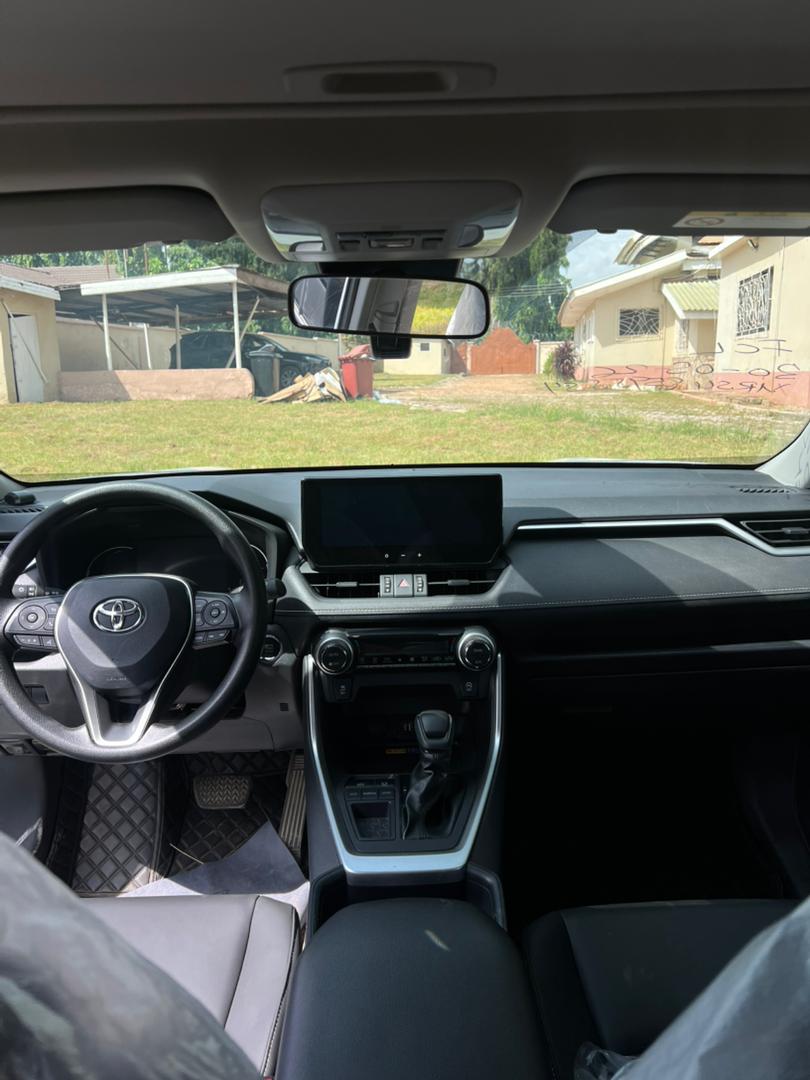 DrivePlugGH's tweet photo. 2023 Toyota RAV4 🔥 2.0L | Fresh Import | FWD | 400K–450K

 🔥 2.0L CVT, FWD, reverse camera, parking sensors, fabric interior, fuel efficient city SUV. Fresh import, clean condition 🇬🇭
💰 Price: 400,000 – 450,000 GHS
📲 DM for viewing &amp; serious deals. https://t.co/7ZjLvww8FP