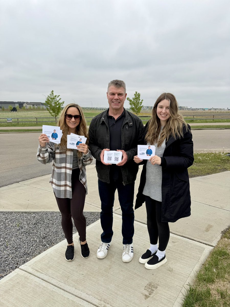 AFPAElliott's tweet photo. No rain in Glenridding today! ☀️ Our team was out in the community, delivering flyers to more than 250 homes to help spread the word about our Snow and Ice Survey. The survey is open until June 19, so be sure to share your thoughts by visiting https://t.co/0ClC2lP4E7 #yeg #yegcc https://t.co/RYYwzmwH0Z