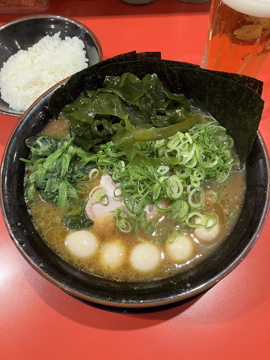 bayhiro51's tweet photo. とらきち家 平塚
とらきちラーメン中+穂先わかめ+九条ネギ🙏

この日は🐯さん🌟
開店20分前到着〜🏎️

いつ来ても大好きな濃厚スープ🏆
美味しいな〜💯💮😋

えっ🤯ショゴさん居た🤭🙌 https://t.co/7avtTy9TcF