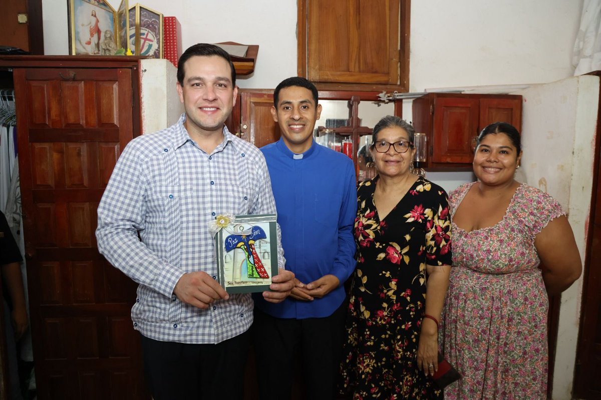 USAmbassadorPAN's tweet photo. Visité la histórica Iglesia Colonial de San Francisco de La Montaña en Santiago, Veraguas, un increíble sitio patrimonial que data de 1630. Gracias a Emilio Batista Pérez por el recorrido y por compartir sus impresionantes esfuerzos de preservación. https://t.co/gaWrtEWyLU