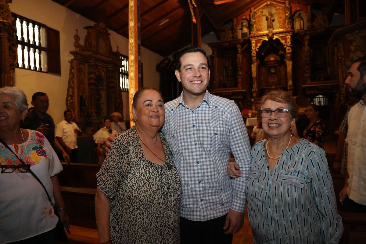 USAmbassadorPAN's tweet photo. Visité la histórica Iglesia Colonial de San Francisco de La Montaña en Santiago, Veraguas, un increíble sitio patrimonial que data de 1630. Gracias a Emilio Batista Pérez por el recorrido y por compartir sus impresionantes esfuerzos de preservación. https://t.co/gaWrtEWyLU