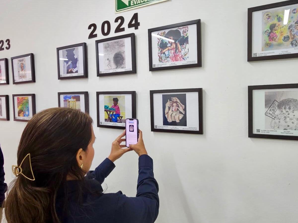 CEDHSinaloa's tweet photo. 📌 La oficina Regional Zona Sur de la #CEDHSinaloa inauguró la galería: “Plasma tus Derechos” en donde se exponen los dibujos galardonados de las distintas ediciones de este concurso, dirigido a la adolescencia y juventud de Sinaloa. https://t.co/Zk76io8vYE