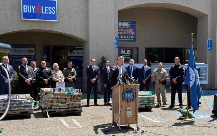 progresohispano's tweet photo. Desmantelan túnel fronterizo en California e incautan tonelada de cocaína ⬇️⬇️

https://t.co/WfjPCEIYLd https://t.co/iPi6uoZ8eD