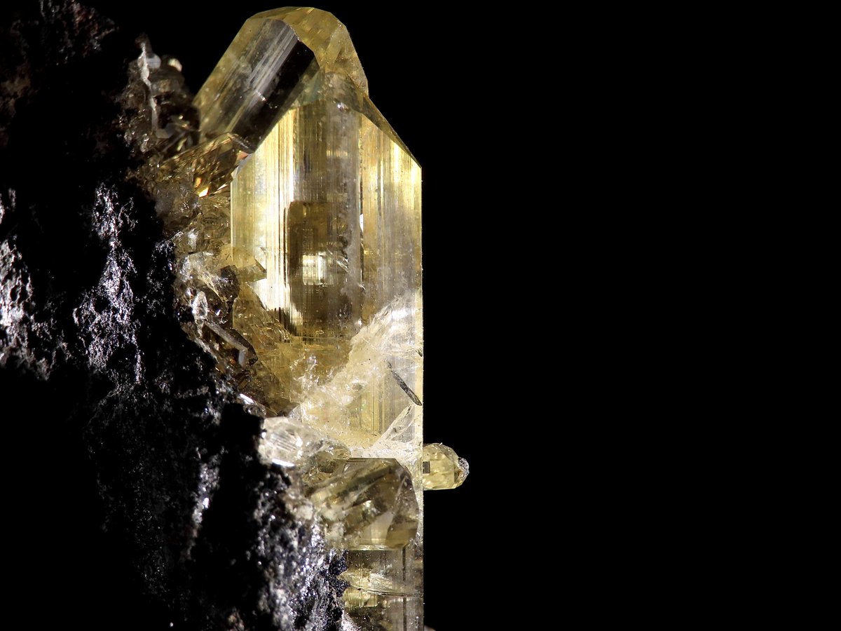 oiseau_mineral's tweet photo. Anglesite
Touissit, Touissit-Bou Beker mining district, Jerada Province, Oriental Region, Morocco.
2.5×4.0×2.0mm https://t.co/jjRoW2MwD0