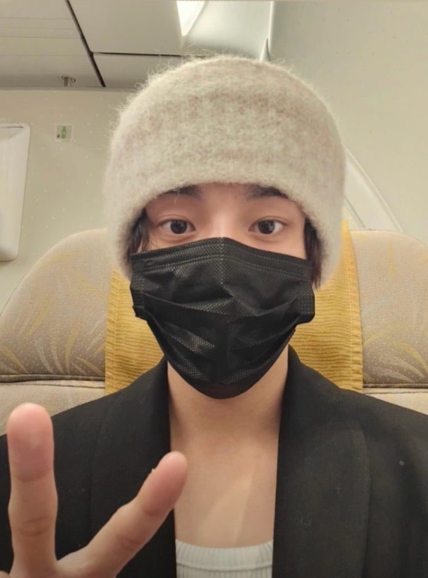 samebdaywithu's tweet photo. 재윤 좋(은) 아(침) ~~
오늘도 화이팅이야 ( •̀𖥦•́ )و ̑̑ ̑̑ https://t.co/ph4kIhXxgR