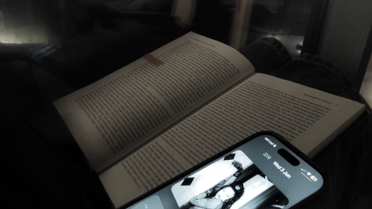iheartchai2005's tweet photo. 03.06.2026 study log:
didn’t do too much but i continued with readings today!
finished the book i was reading about serial killer fandoms and i’m now moving on to one about reality tv. media studies is so fun :D
#studytwt #studylog https://t.co/pWEuaC4RKY