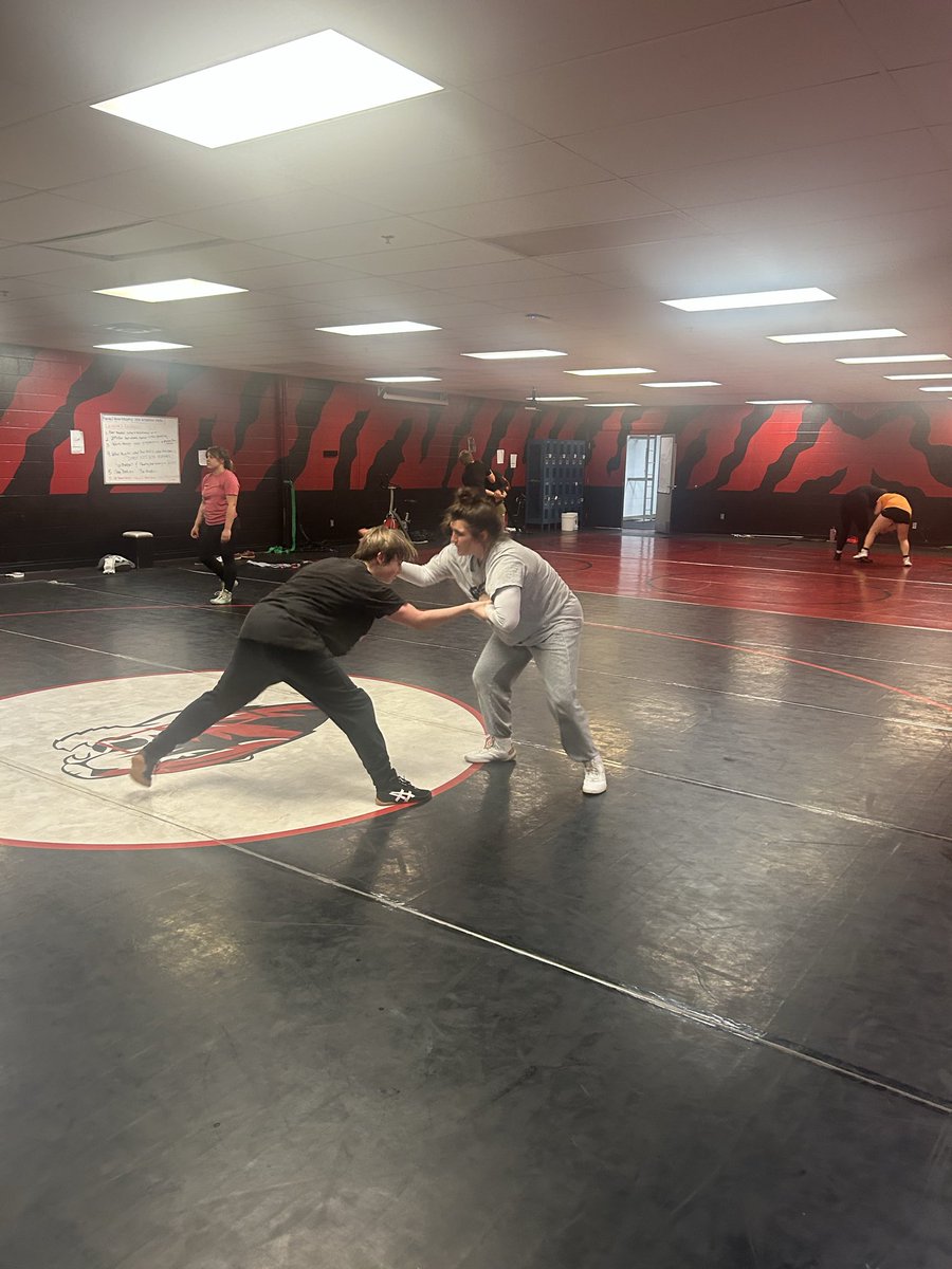 nursefishccr3's tweet photo. Clinton County Wrestling Club hosted an open mat last night! Having fun in the preseason!  @CCr3Wrestling @kenleefish https://t.co/I07y55HFNU